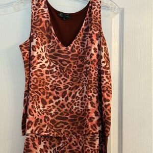 Diane Gilman two tiered v neck top Size L